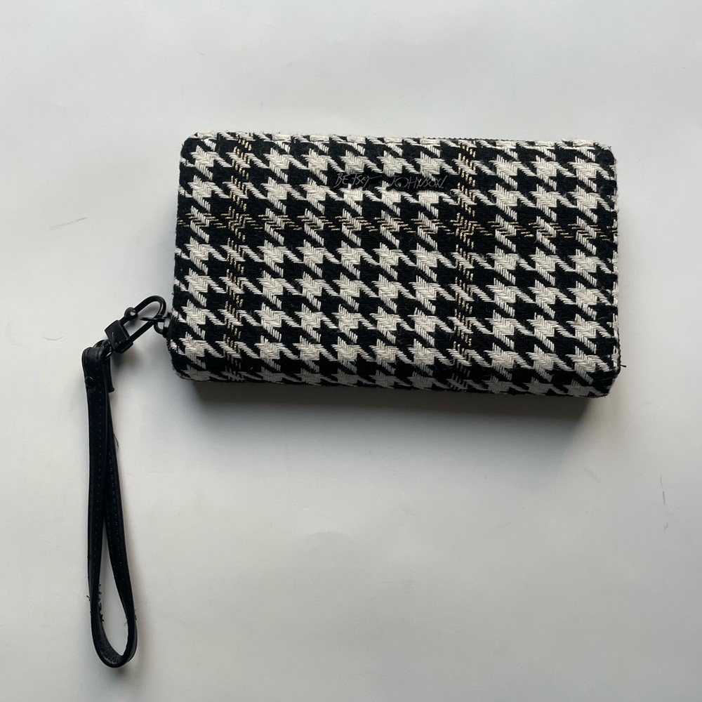 Betsey Johnson black and white houndstooth pattern wristlet clutch wallet